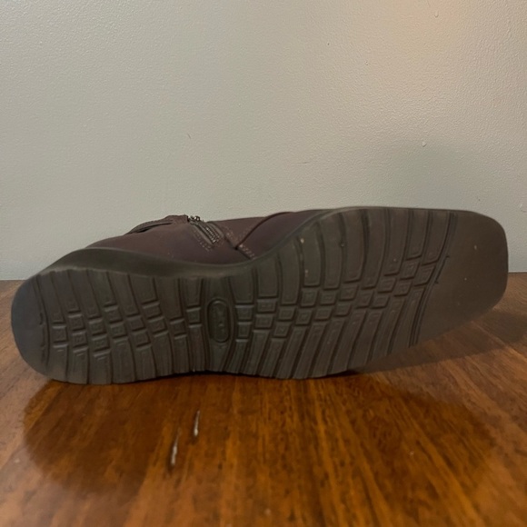 Sesto Meucci Brown Square Toe Waterproof
Snow Heeled Ankle Boots. Size 6.5 - Picture 11 of 13